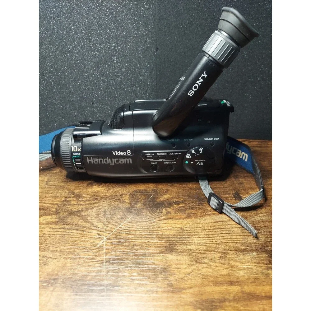 Sony Video 8 Handycam Camera Recorder CCD-FX410 With Extras UNTESTED